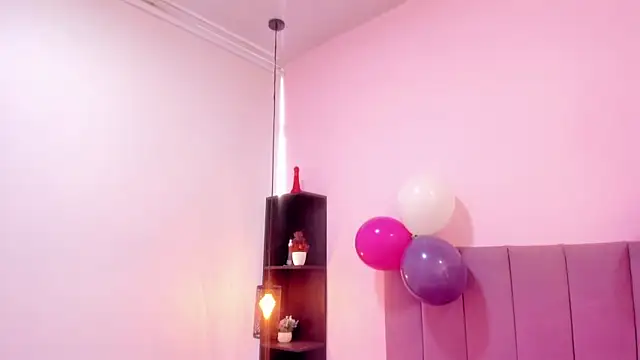 HoollyHendrix online show from 11.08.25