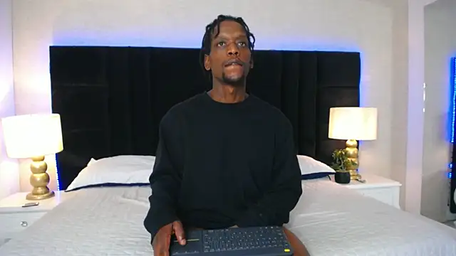 Snapshot of SkylerBigxxx chatting on 06.18.26 SkylerBigxxx online show from 06.18.26