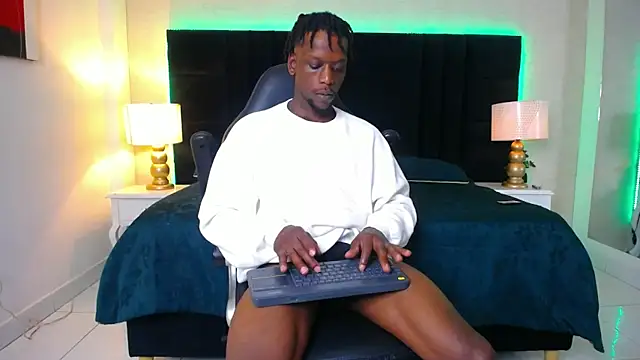 Snapshot of SkylerBigxxx chatting on 07.08.26 SkylerBigxxx online show from 07.08.26