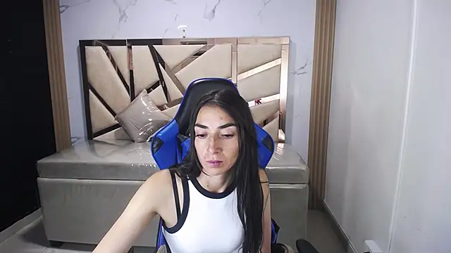 Maily a  online show from 10.25.25