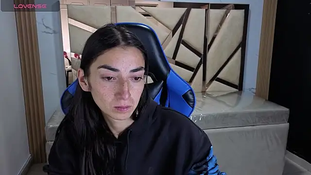 Snapshot of Maily_a_ chatting on 02.13.26 Maily a online show from 02.13.26