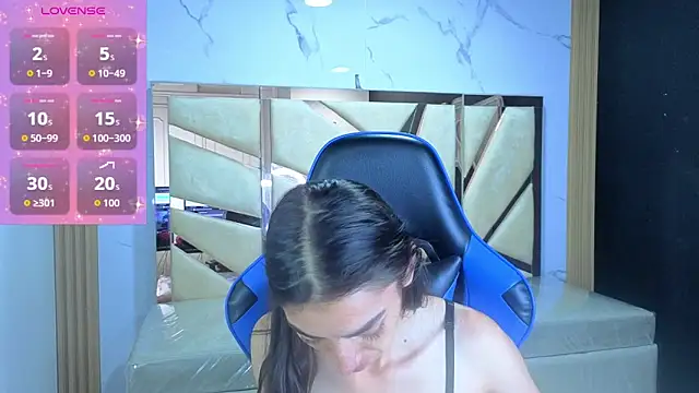 Snapshot of Maily_a_ chatting on 02.20.26 Maily a online show from 02.20.26