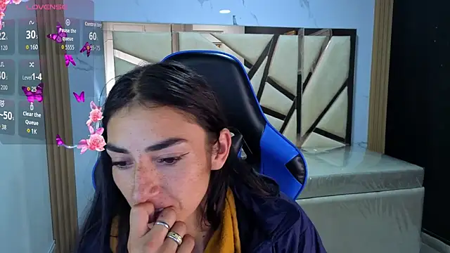 Snapshot of Maily_a_ chatting on 02.26.26 Maily a online show from 02.26.26