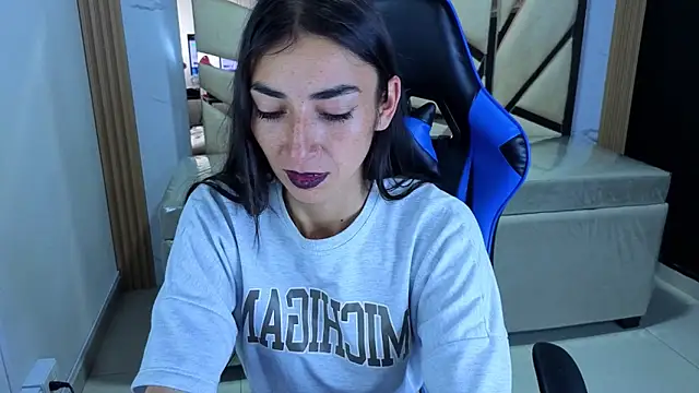 Snapshot of Maily_a_ chatting on 03.07.26 Maily a online show from 03.07.26