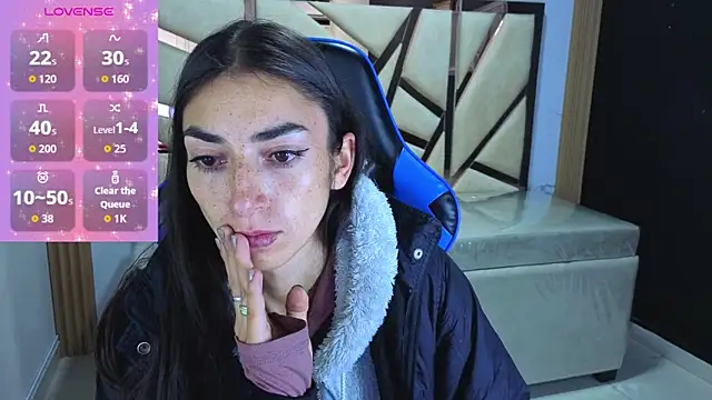 Snapshot of Maily_a_ chatting on 03.19.26 Maily a online show from 03.19.26