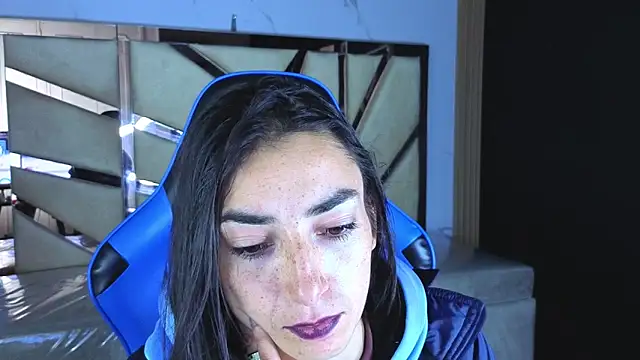 Snapshot of Maily_a_ chatting on 03.22.26 Maily a online show from 03.22.26