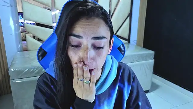 Snapshot of Maily_a_ chatting on 04.10.26 Maily a online show from 04.10.26