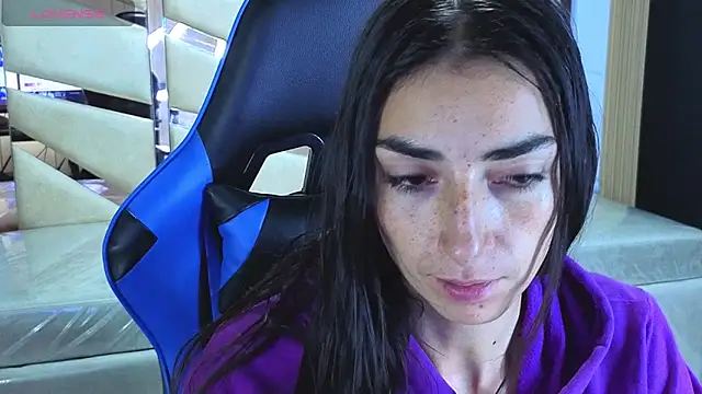 Snapshot of Maily_a_ chatting on 04.12.26 Maily a online show from 04.12.26