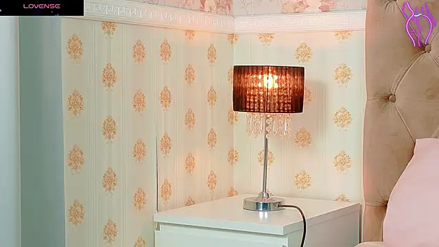 CoraVex online show from 10.06.25