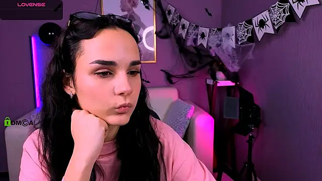 ariana ross7 online show from 10.25.25