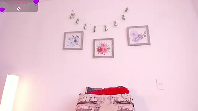 Snapshot of mely_rosse_ chatting on 04.14.26 mely rosse online show from 04.14.26