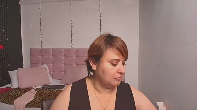 Snapshot of Sasharosee2 chatting on 09.17.25 Sasharosee2 online show from 09.17.25