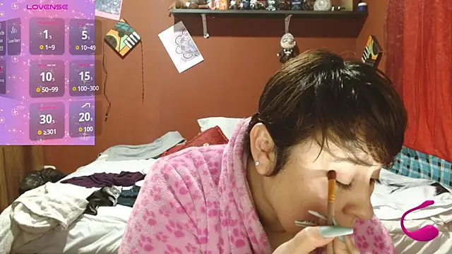 Snapshot of Sasharosee2 chatting on 10.10.25 Sasharosee2 online show from 10.10.25