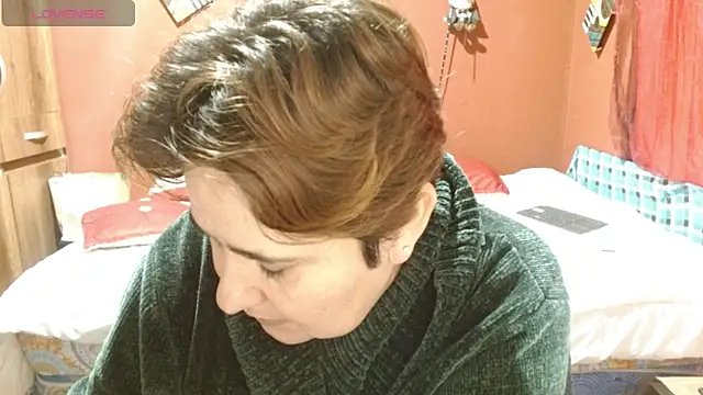 Snapshot of Sasharosee2 chatting on 10.29.25 Sasharosee2 online show from 10.29.25