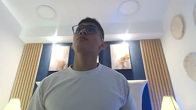 Snapshot of SalvadorFit chatting on 06.19.26 SalvadorFit online show from 06.19.26