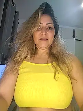 Lunita86 online show from 10.26.25