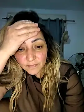 Lunita86 online show from 10.31.25