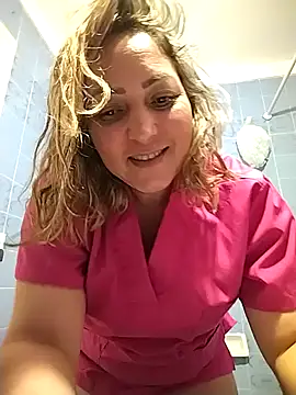 Lunita86 online show from 11.19.25