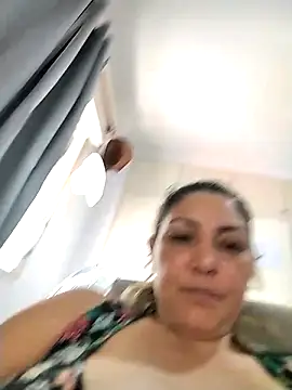 Lunita86 online show from 11.27.25