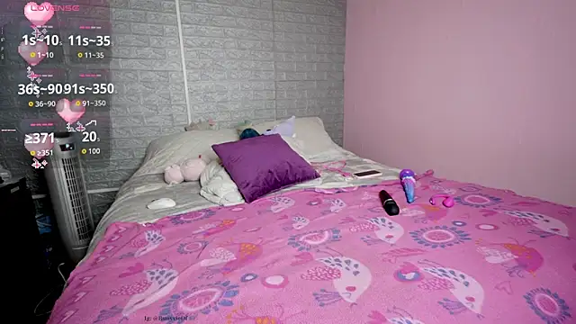 Snapshot of BunvvieOf chatting on 11.27.25 BunvvieOf online show from 11.27.25