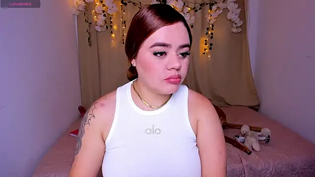Snapshot of isabella_arias2 chatting on 04.21.26 isabella arias2 online show from 04.21.26