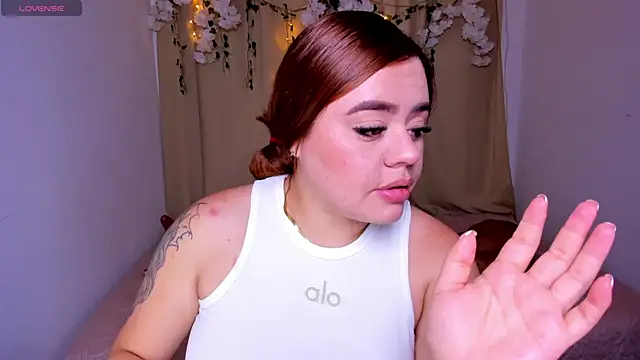 Snapshot of isabella_arias2 chatting on 04.21.26 isabella arias2 online show from 04.21.26