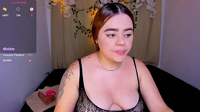 Snapshot of isabella_arias2 chatting on 05.21.26 isabella arias2 online show from 05.21.26