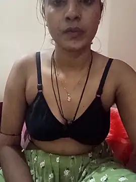 Snapshot of husan-malikaa chatting on 10.12.25 husan-malikaa online show from 10.12.25