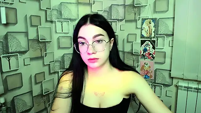 Snapshot of MiraBabe_ chatting on 10.15.25 MiraBabe  online show from 10.15.25