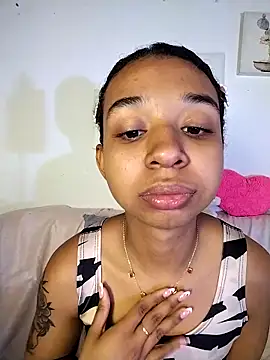 Suzanelee1 online show from 10.24.25