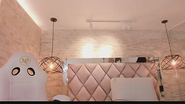 Snapshot of grace_daviss chatting on 04.28.26 grace daviss online show from 04.28.26