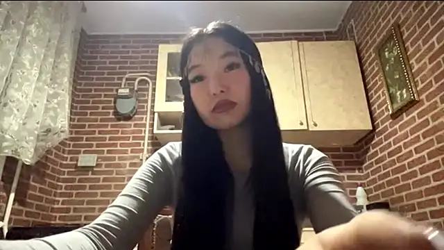 EmmaLeexth online show from 11.22.25