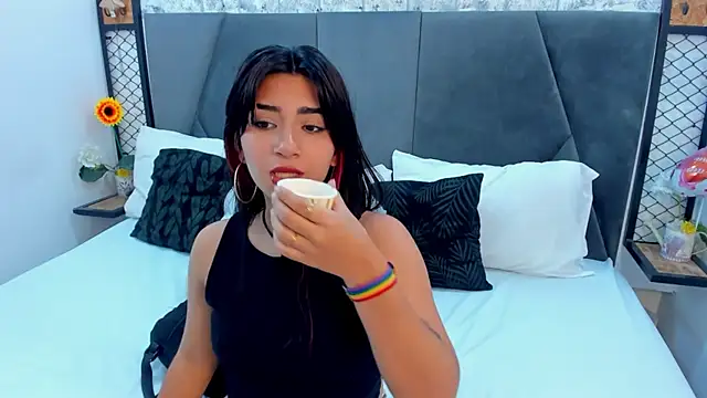 Snapshot of KENDRAOWEN chatting on 10.01.25 KENDRAOWEN online show from 10.01.25