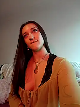 Snapshot of laradoom chatting on 09.18.25 laradoom online show from 09.18.25