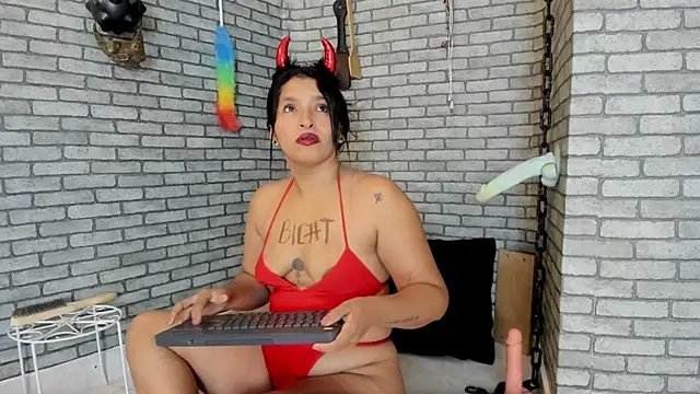 Snapshot of BDSM_MEDUZA chatting on 11.28.25 BDSM MEDUZA online show from 11.28.25