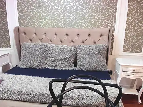 ivet hall online show from 10.14.25