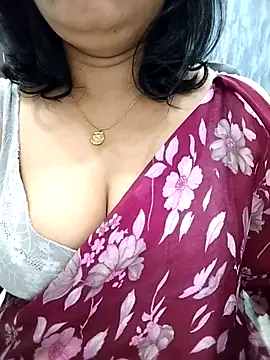 divya-jannu online show from 10.18.25