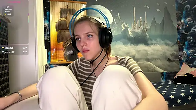 Elira Breeze online show from 11.27.25