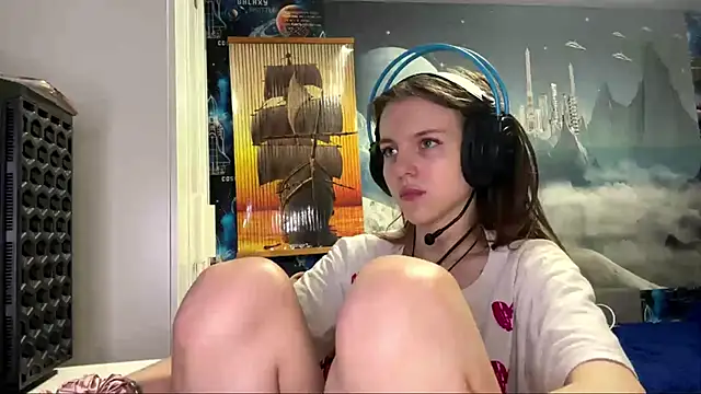 Elira Breeze online show from 12.03.25