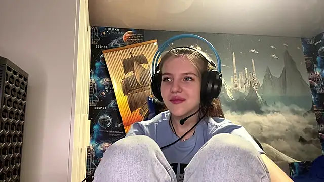 Elira Breeze online show from 01.08.26