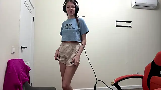 Elira Breeze online show from 02.02.26