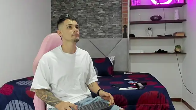 BooyHott  online show from 02.21.26