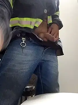 Snapshot of Claudiokkkkk chatting on 12.16.25 Claudiokkkkk online show from 12.16.25