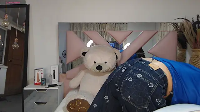 Gyal 8  online show from 10.02.25