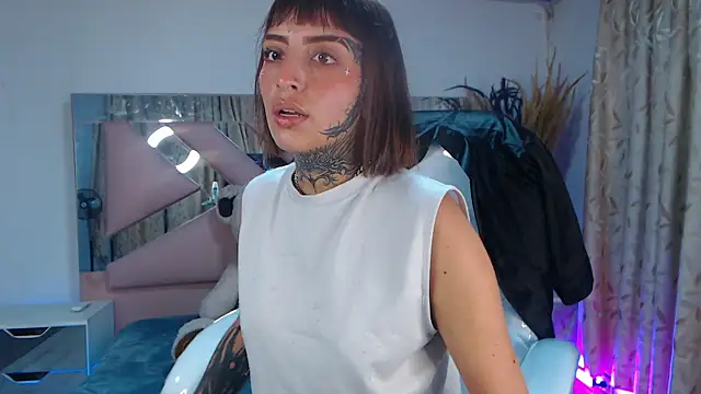 Gyal 8  online show from 10.10.25