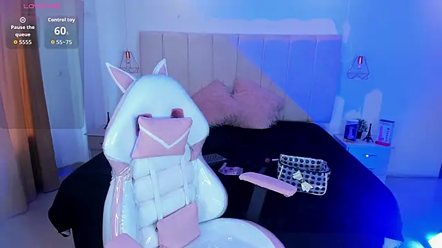 Gyal 8  online show from 11.24.25