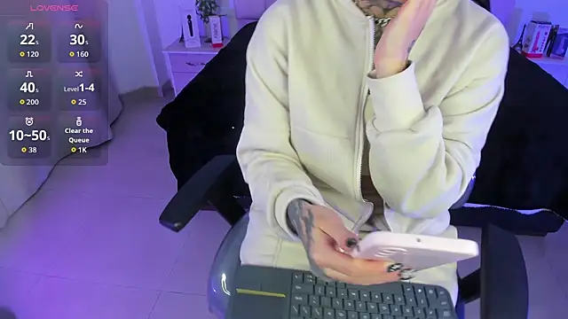 Snapshot of Gyal_8_ chatting on 02.10.26 Gyal 8 online show from 02.10.26