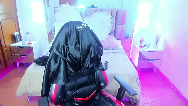 Snapshot of Gyal_8_ chatting on 02.11.26 Gyal 8 online show from 02.11.26