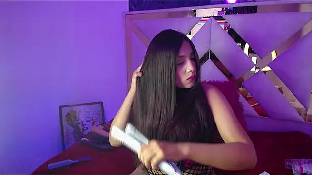 Snapshot of ladymooncs chatting on 06.20.26 ladymooncs online show from 06.20.26