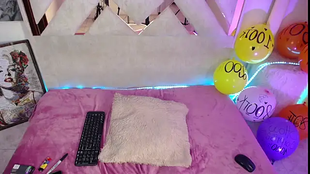 Snapshot of ladymooncs chatting on 07.14.26 ladymooncs online show from 07.14.26